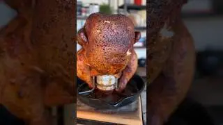 FIZ UM FRANGO SENTADO NA LATA DE CERVEJA - o famoso beer can chicken
