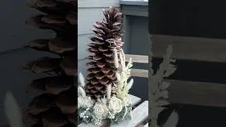 Необычный декор шишки цветами