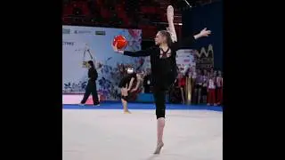 Песни SHAMAN вдохновляют гимнасток Ирины Винер! 🔥 Красивый танец с мячом!