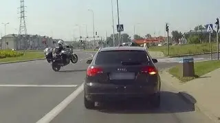 Amazing Video.A motorcycle policeman on one wheel.