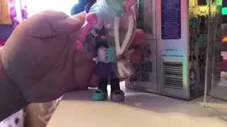Unboxing my XOX Kweenie figure