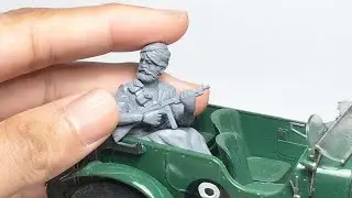 Sculpting miniature figures Lt. Ahmed nasir from Blake and Mortimer comic