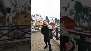 Импровизация на казахскую народную тему Балқадиша в горах Алматы.