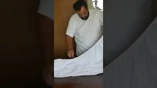 How to fold a fitted Sheet, is it magic?