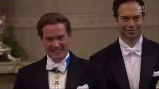 Madeleine og Christophers bryllup - Madeleine føres ind i kirken