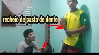 Trolei meu irmão coloquei pasta de dente na bolacha