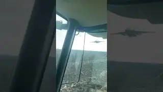 Ukraine attack aircraft Su-25 low pass over tractor driver #youtubeshorts #shorts #war #ukraine
