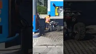 Мальчик лет 7 приехал на квадроцикле на заправку 😀