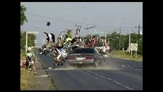 Stupid Driver Driving Badly On Motorway Causes Car To Lose Control 2018