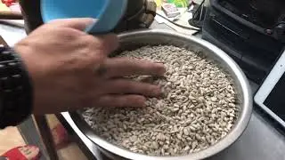 Отжимаю подсолнечное масло