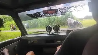 L300 muat jagung dari sawah menuju rumah