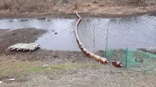 Забор на воде своими руками из пивных кег.