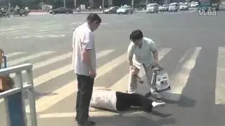 Помогли перейти дорогу