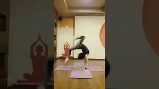 Teri nazaro...😃  Handstand back flip 