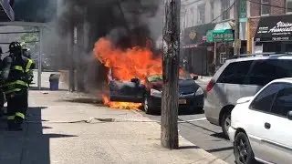 Работа пожарников в Бруклине. Car on fire, Brooklyn, New York