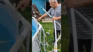 Чистка бассейна Наше ноу-хау #лето2024 #бассейн #придумал #8/8/24