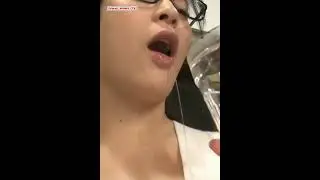 cewek jepang gemoy Lagi minum di ganguin