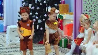 Новогодний утренник у малышей "Снежные пирожки".