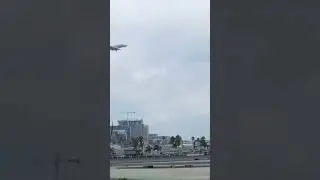 REAL FOOTAGE Jet passes 100ft Overhead Southwest on the runway