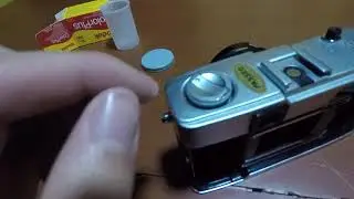 como poner un rollo en tu camara análoga facil y rapido 📷📹