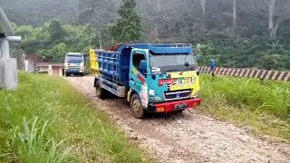 mobil Dump truk GK bisa ngedam tanah nya GK bisa turun