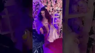 Behind the scenes boudoir photo shoot 