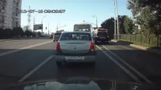 Рено Логан не сдался Лексусу