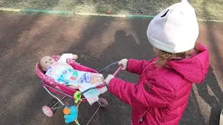 КУКЛА В КОЛЯСКЕ На прогулку с РЕБОРНОМ Собираемся в магазин Мультики для детей про пупсиков