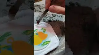 Новогодняя открытка из пластиковой крышки. Идея поделки для ребёнка