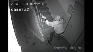 Пьяный в тёмном подъезде