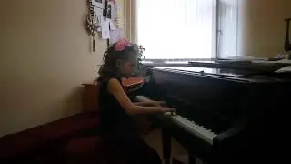 Лак Тарантелла исполняет Таня, 2 класс