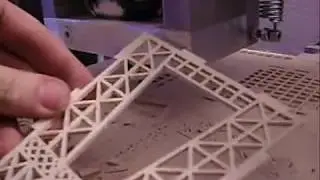 Wycinanie CNC wieży Eiffel
