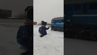 Машинист поезда просигналил несколько раз!!! Счастливого пути!!!