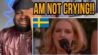 SWEDISH FOLK SINGER MAKE ME CRY!! Sofia Karlsson - Jag väntar... (Allsång på Skansen, 2006)