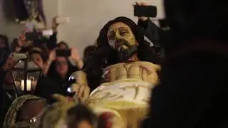 Solemne acto de enterramiento del Viernes Santo en La Escuela de Cristo.