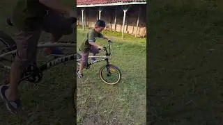 Ada aja kelakuan si bocil #shortvideo #narifchanel #subscribe #sepedabmx #bmx #shorts #short