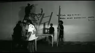 BERKARYA di tembok putih