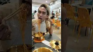 eat ramen noodles in korea here boss 😎 
