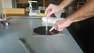 Hand-held electrostatic generator: the electrophorus