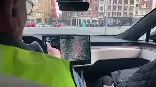 Conduciendo un Tesla Model S con volante Yoke