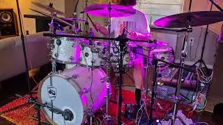 Drumming along my favourite yellowjackets track