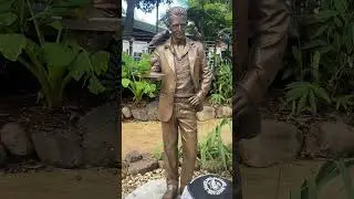 Monument to Currumbin Wildlife Sanctuary Founder Alexander Morris Griffiths AM//