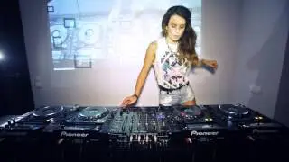 Juicy M - Mixing on 4 CDJs vol.2