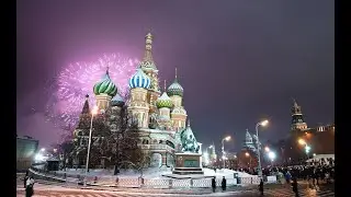 2023 ГОД ГОРИТ МОСКВА КРАСНАЯ ПЛОЩАДЬ  ГОРИТ В ОГНЕ ГИРЛЯНД КНЯЗЬ ВЛАДИМИР БЕРЕЖЕТ СТОЛИЦУ