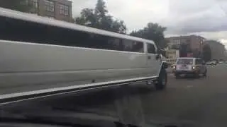 Хаммер на поводке у ВАЗа