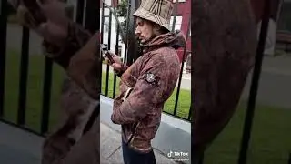 Паша Техник ссыт на улице!