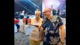 #CROWD1
