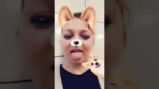 Köpekçik İle Birlikte Dil Çikarmak Çok Tatlı