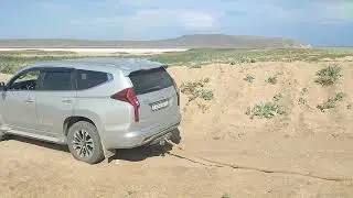 #эвакуация #mitsubishi #pajerosport вытаскивает #audi из песочного плена