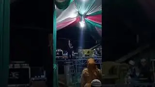 kang ustazd  jadi pembawa acara di pengajian pernikahan entis   dan fitri